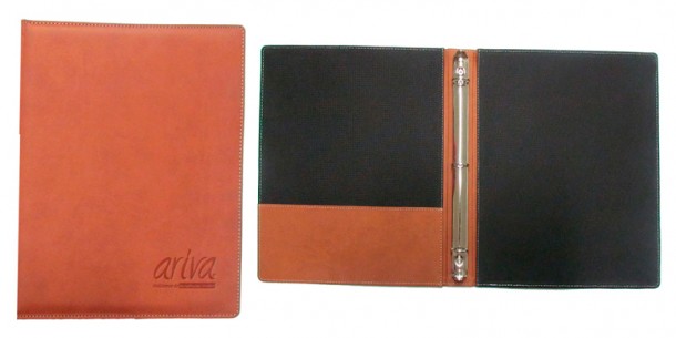 CARPETA T-CARTA EN PIEL SINTETICA CON HERRAJE